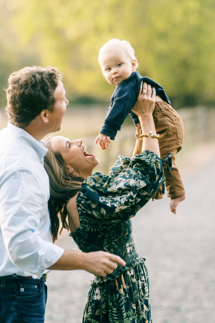 The Best Dresses for Family Photos + tips to pick your most flattering option!