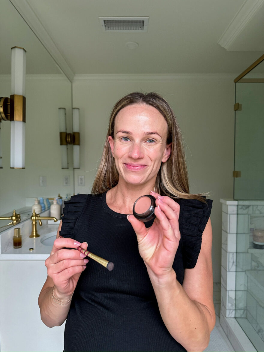 TeriLyn Adams showing Solo Shadow Matte Eye Color from Merit Beauty