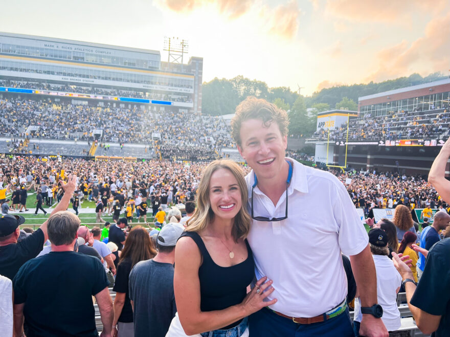 What to Wear to a Football Game – Cute outfits that are comfy & classy