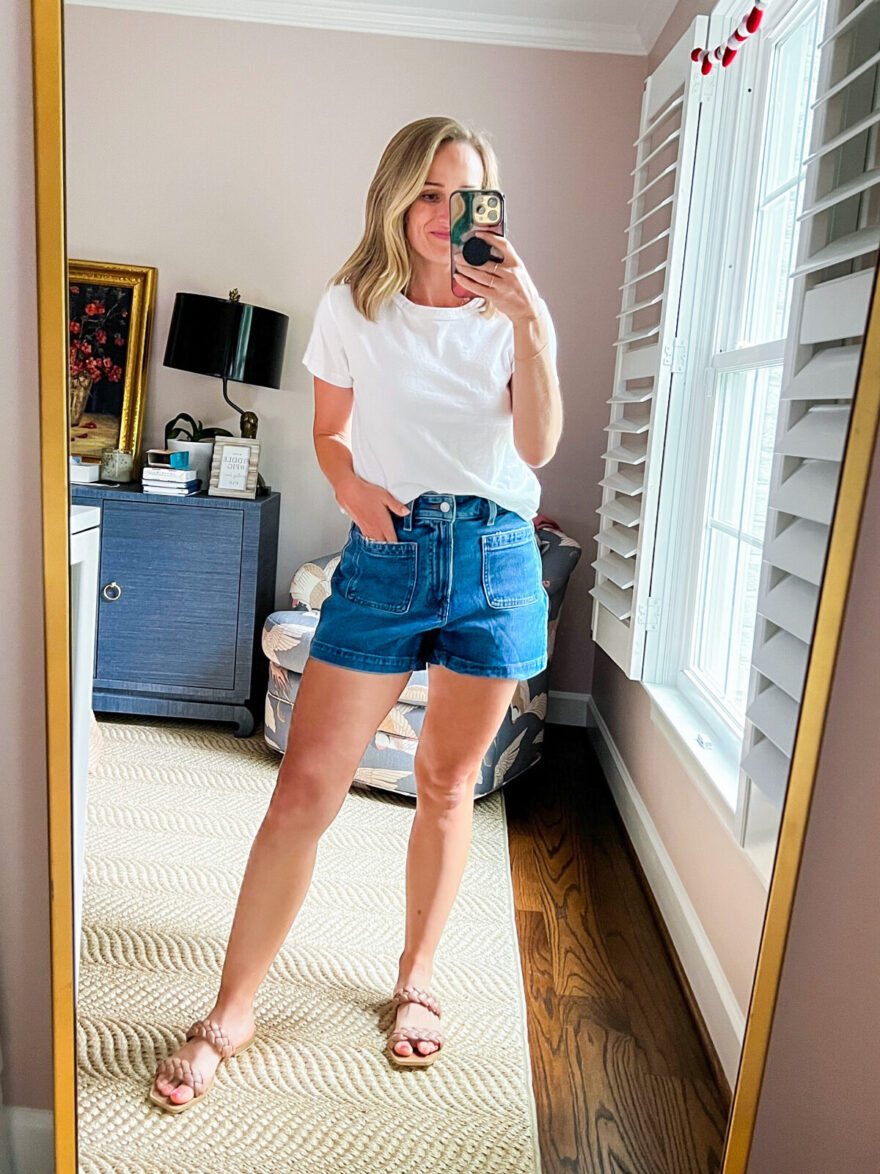 woman in white shirt and wearing Madewell shorts in Patch-Pocket Denim in Earlwood Wash