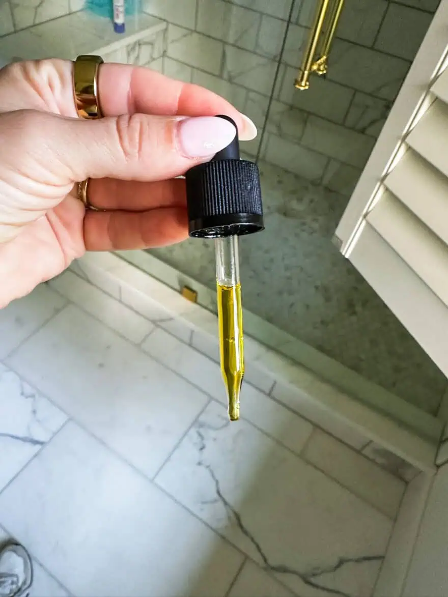 Oliveda Corrective Serum in Dropper